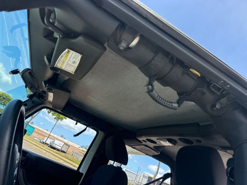 2015 Jeep Wrangler 4WD 2dr Sport - 23021338 - 19