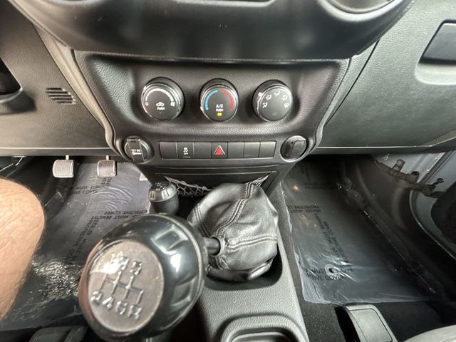 2015 Jeep Wrangler 4WD 2dr Sport - 22939604 - 17