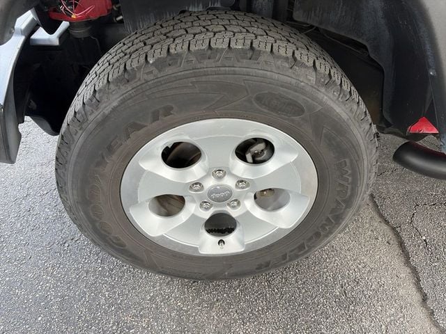 2015 Jeep Wrangler 4WD 2dr Sport - 23072151 - 9