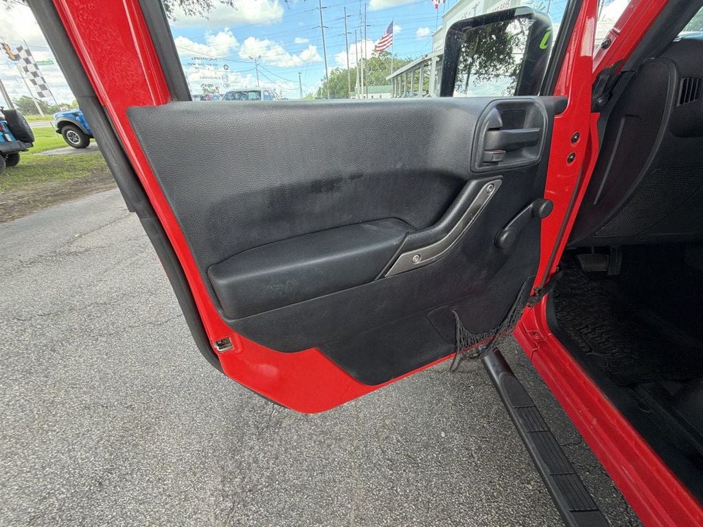 Jeep Wrangler photo 12