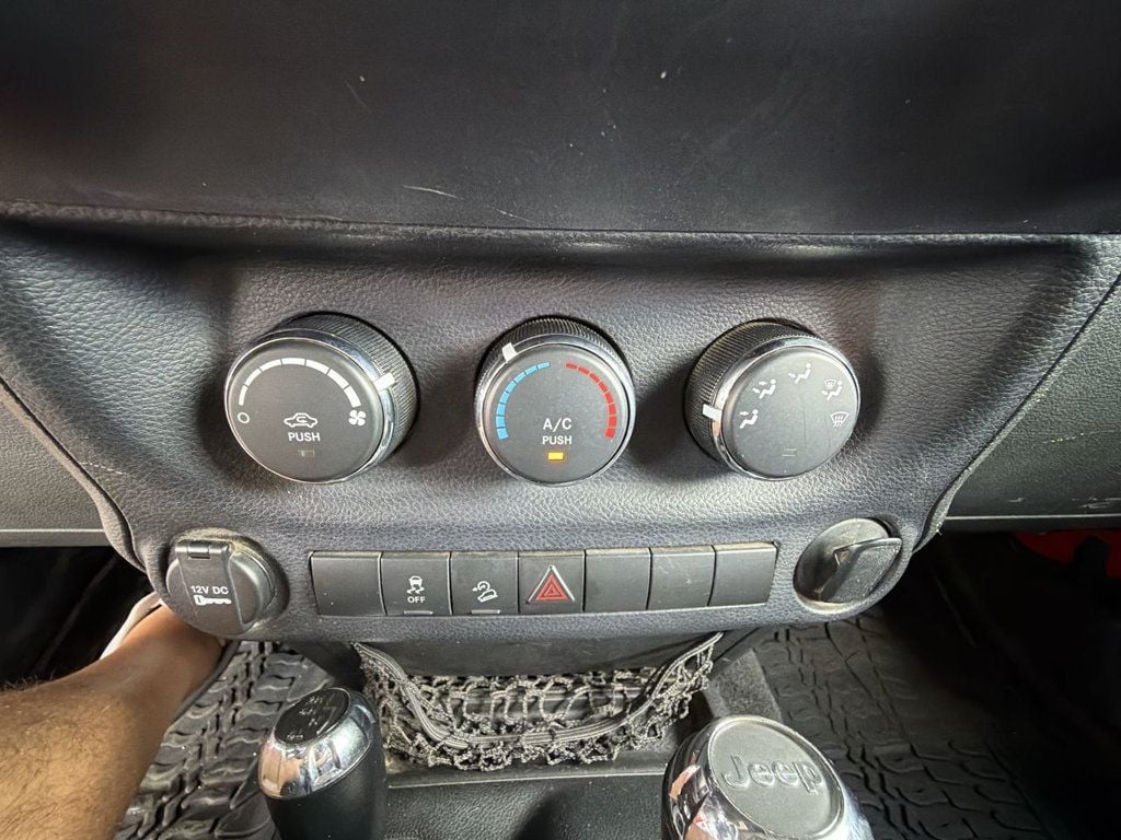 Jeep Wrangler photo 18