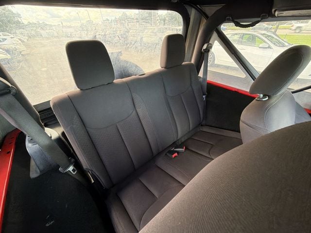 2015 Jeep Wrangler 4WD 2dr Sport - 23072151 - 19