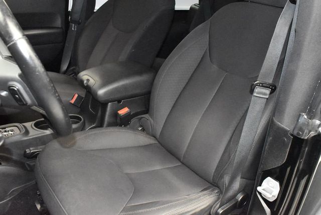 2015 Jeep Wrangler 4WD 2dr Sport - 23024460 - 11