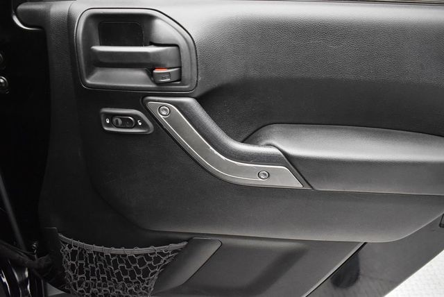 2015 Jeep Wrangler 4WD 2dr Sport - 23024460 - 17