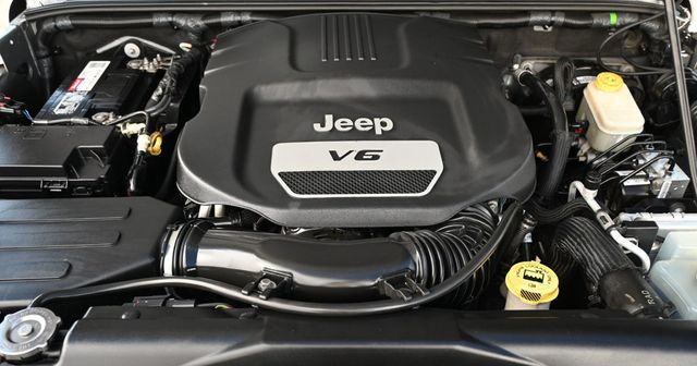 2015 Jeep Wrangler 4X4 2dr Sport S - 22976173 - 14