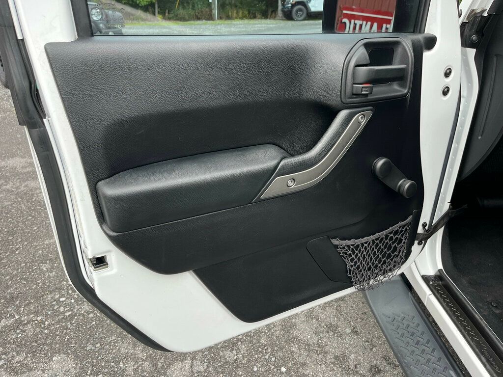 2015 Jeep Wrangler CLEAN CARFAX - 23036401 - 15