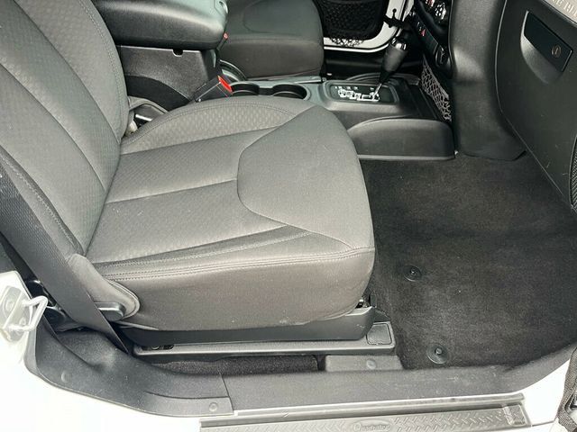 2015 Jeep Wrangler CLEAN CARFAX - 23036401 - 30