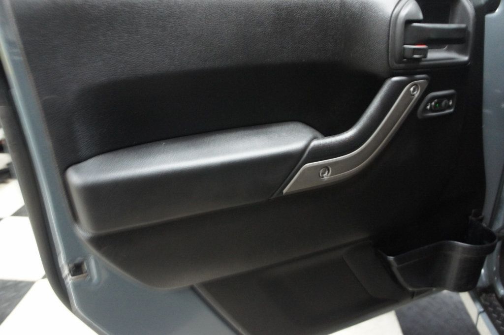 2015 Jeep Wrangler Lifted, Great Shape! Fun! - 22825909 - 40