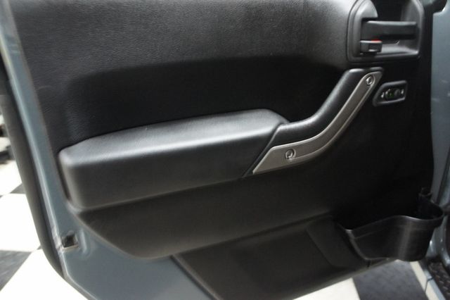 2015 Jeep Wrangler Lifted, Great Shape! Fun! - 22825909 - 40