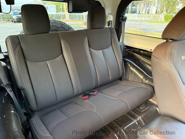 2015 Jeep Wrangler Sahara 4WD Hardtop Convertible - 22992286 - 31