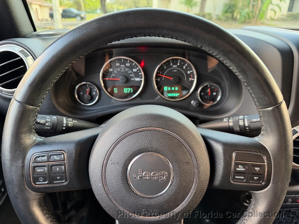 2015 Jeep Wrangler Sahara 4WD Hardtop Convertible - 22992286 - 33