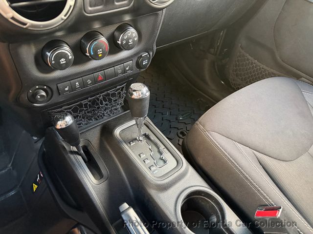 2015 Jeep Wrangler Sahara 4WD Hardtop Convertible - 22992286 - 37