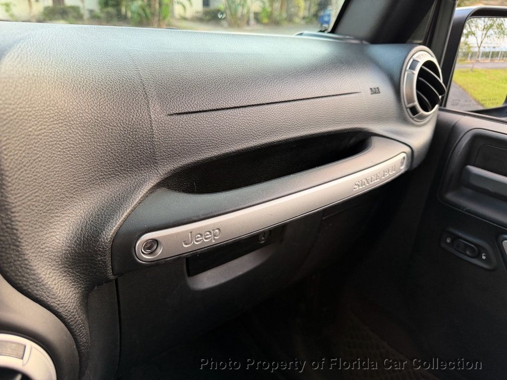 2015 Jeep Wrangler Sahara 4WD Hardtop Convertible - 22992286 - 44