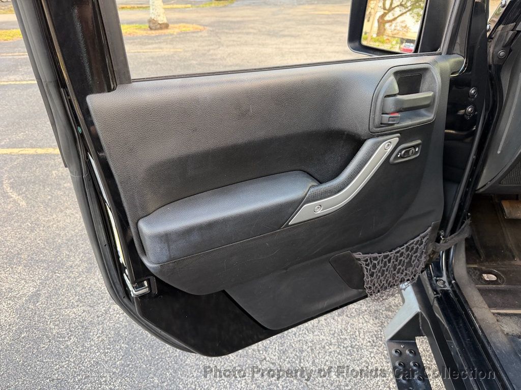 2015 Jeep Wrangler Sahara 4WD Hardtop Convertible - 22992286 - 50