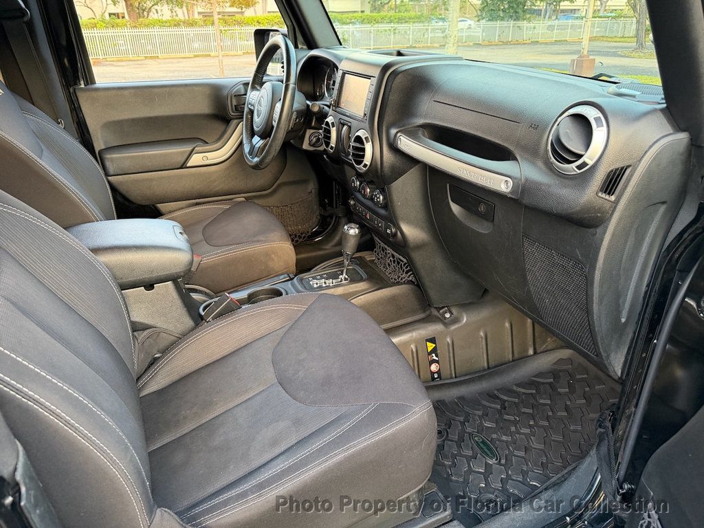 2015 Jeep Wrangler Sahara 4WD Hardtop Convertible - 22992286 - 8