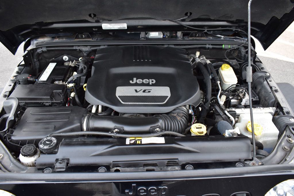 2015 Jeep Wrangler Unlimited 4WD 4dr Altitude - 23060560 - 12