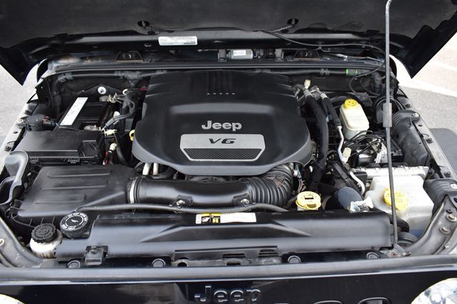 2015 Jeep Wrangler Unlimited 4WD 4dr Altitude - 23060560 - 12