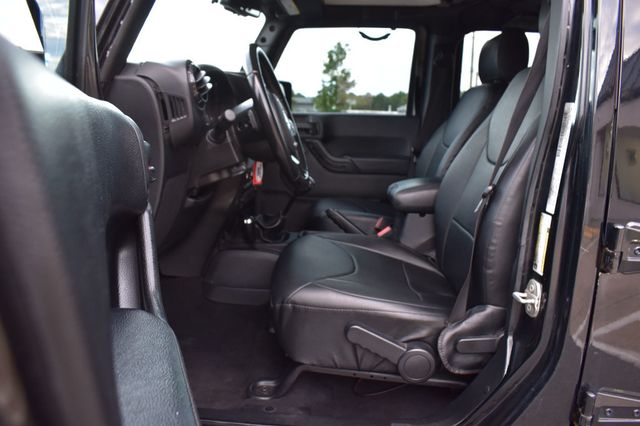 2015 Jeep Wrangler Unlimited 4WD 4dr Altitude - 23060560 - 14