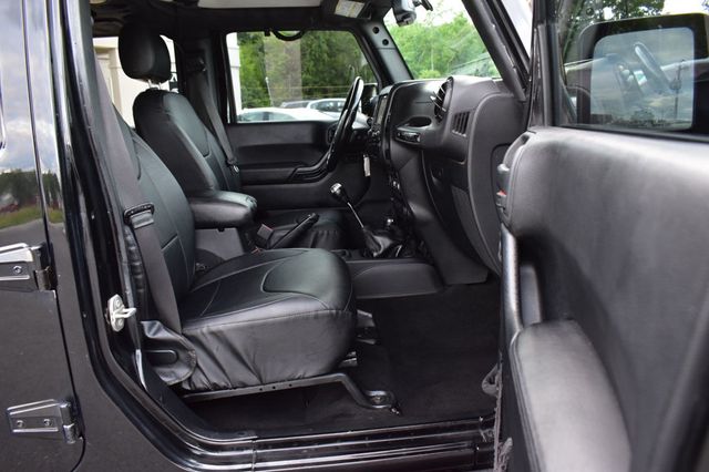 2015 Jeep Wrangler Unlimited 4WD 4dr Altitude - 23060560 - 17