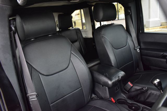 2015 Jeep Wrangler Unlimited 4WD 4dr Altitude - 23060560 - 18