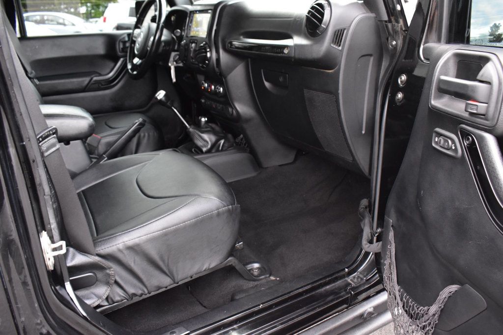 2015 Jeep Wrangler Unlimited 4WD 4dr Altitude - 23060560 - 19