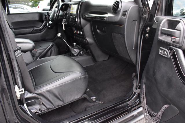 2015 Jeep Wrangler Unlimited 4WD 4dr Altitude - 23060560 - 19