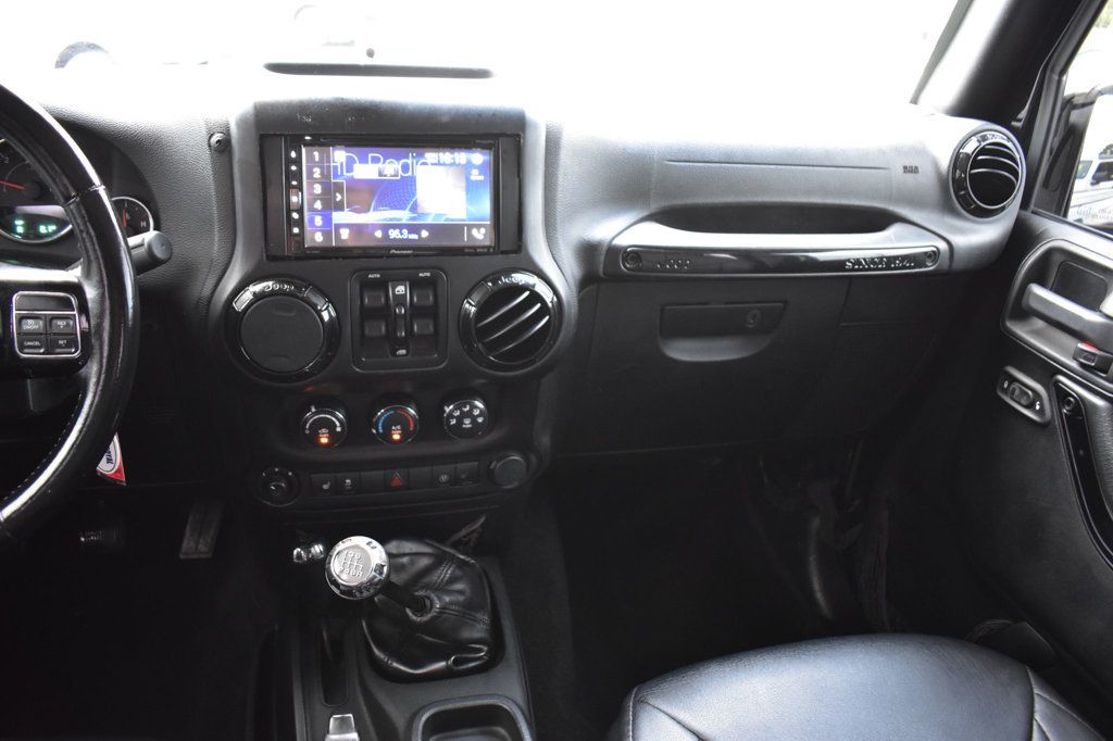 2015 Jeep Wrangler Unlimited 4WD 4dr Altitude - 23060560 - 28