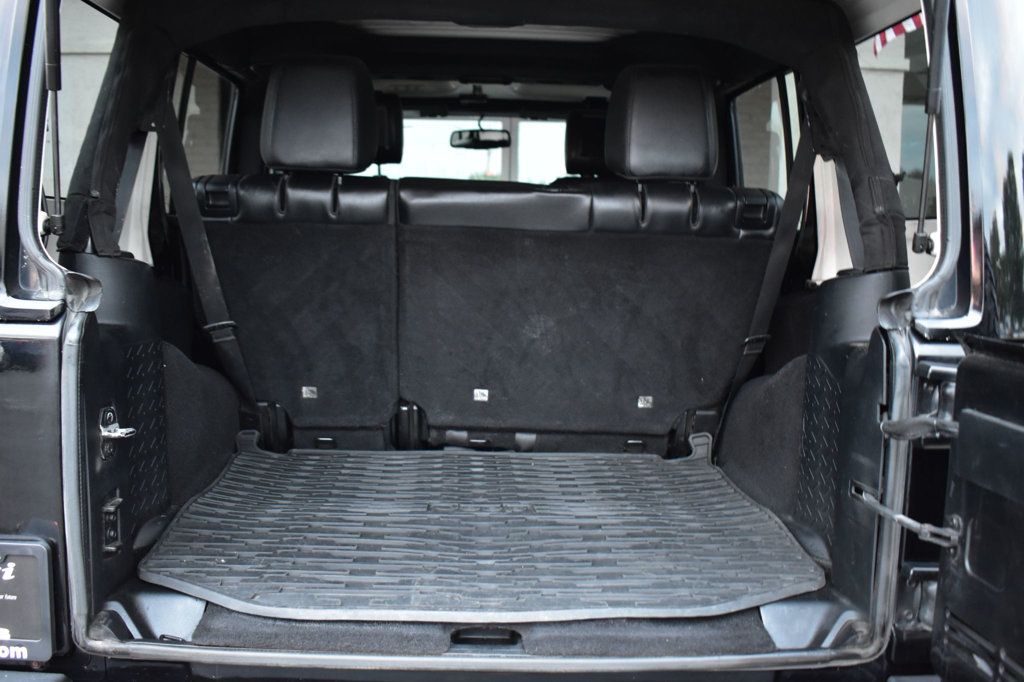 2015 Jeep Wrangler Unlimited 4WD 4dr Altitude - 23060560 - 34