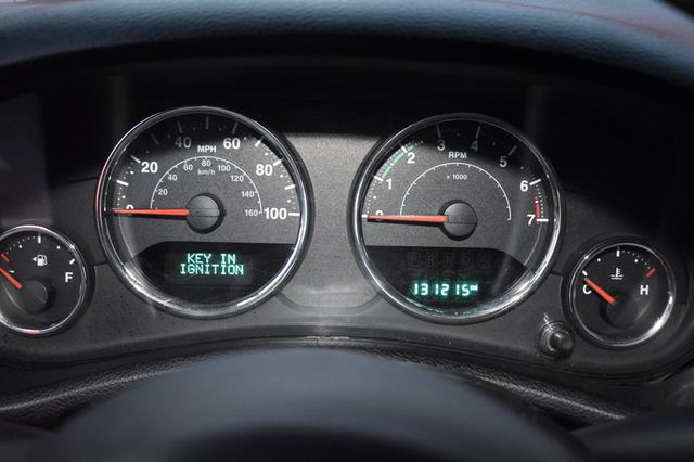 2015 Jeep Wrangler Unlimited 4WD 4dr Altitude - 23060560 - 35