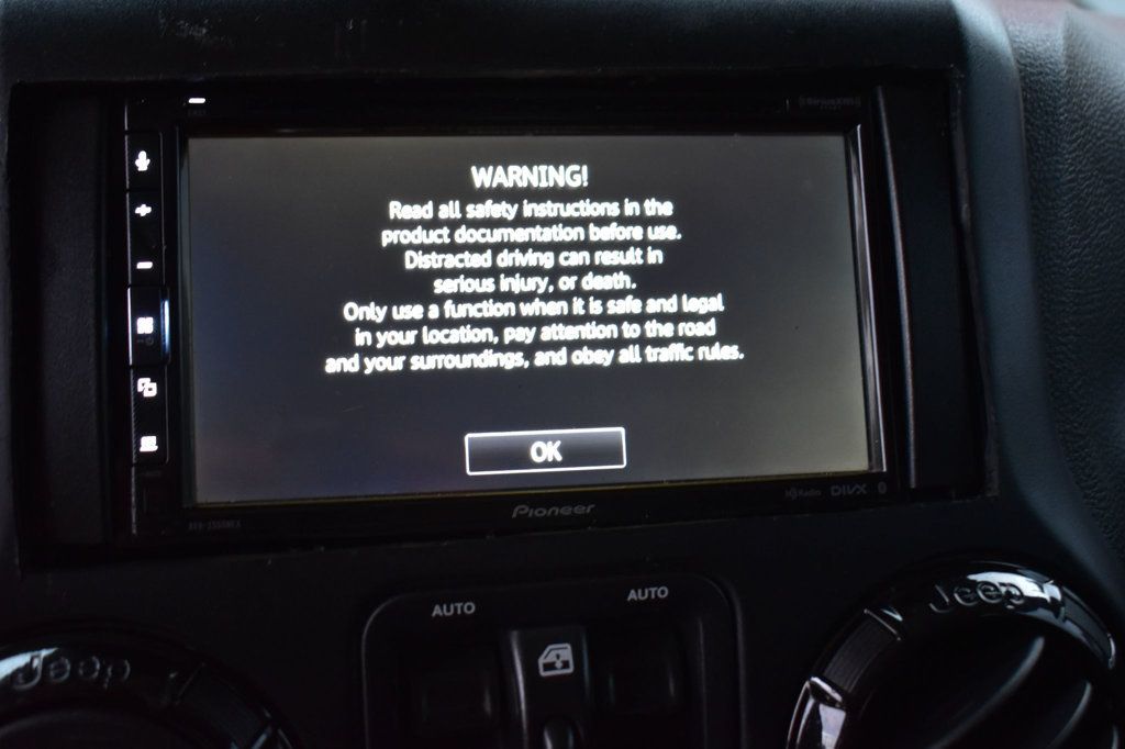 2015 Jeep Wrangler Unlimited 4WD 4dr Altitude - 23060560 - 37