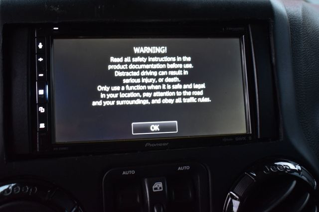 2015 Jeep Wrangler Unlimited 4WD 4dr Altitude - 23060560 - 37