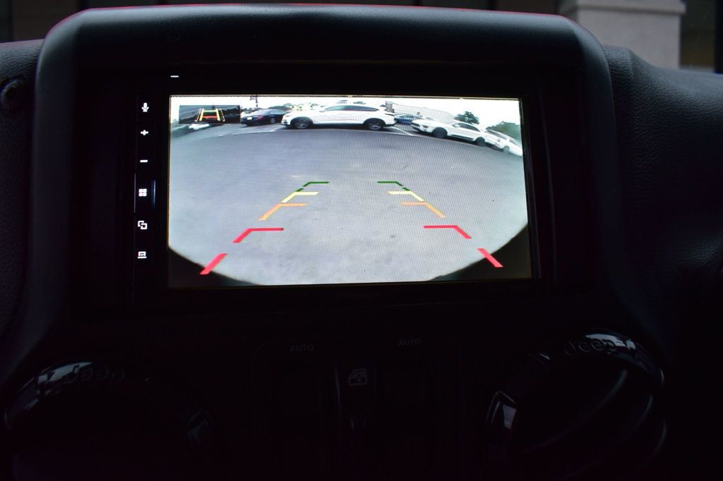 2015 Jeep Wrangler Unlimited 4WD 4dr Altitude - 23060560 - 38