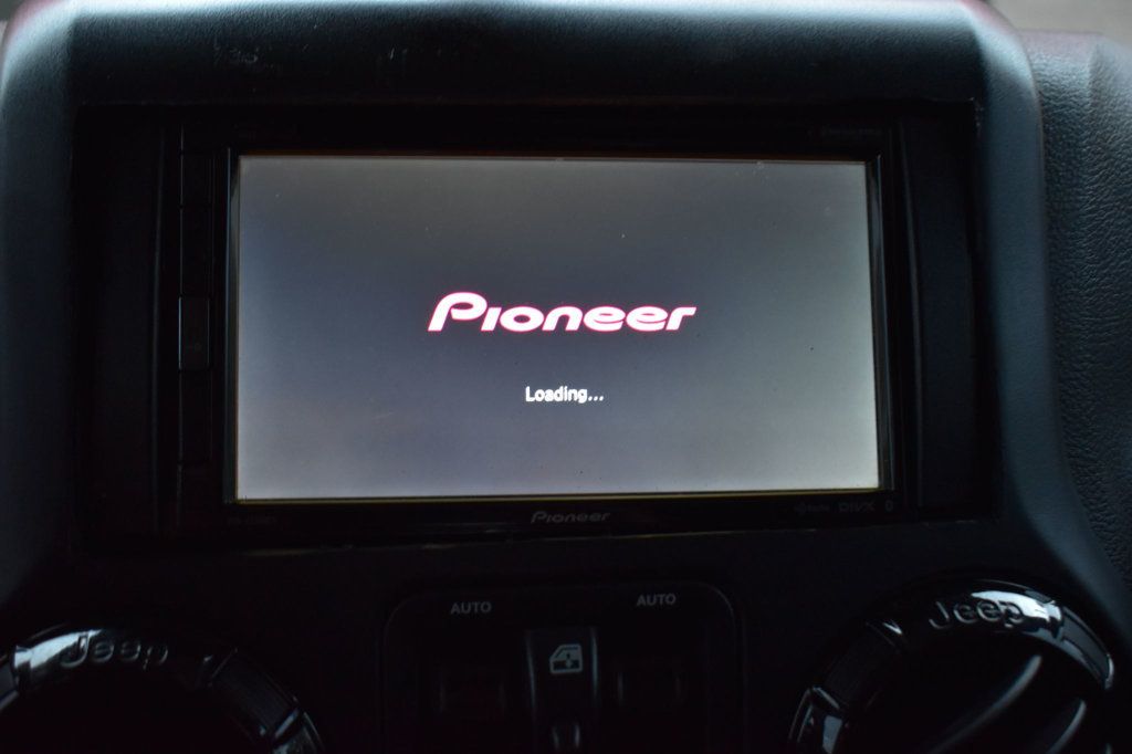 2015 Jeep Wrangler Unlimited 4WD 4dr Altitude - 23060560 - 39