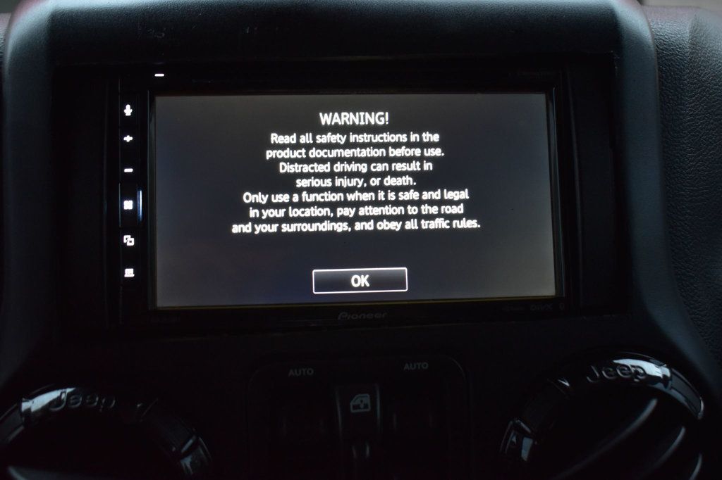 2015 Jeep Wrangler Unlimited 4WD 4dr Altitude - 23060560 - 40