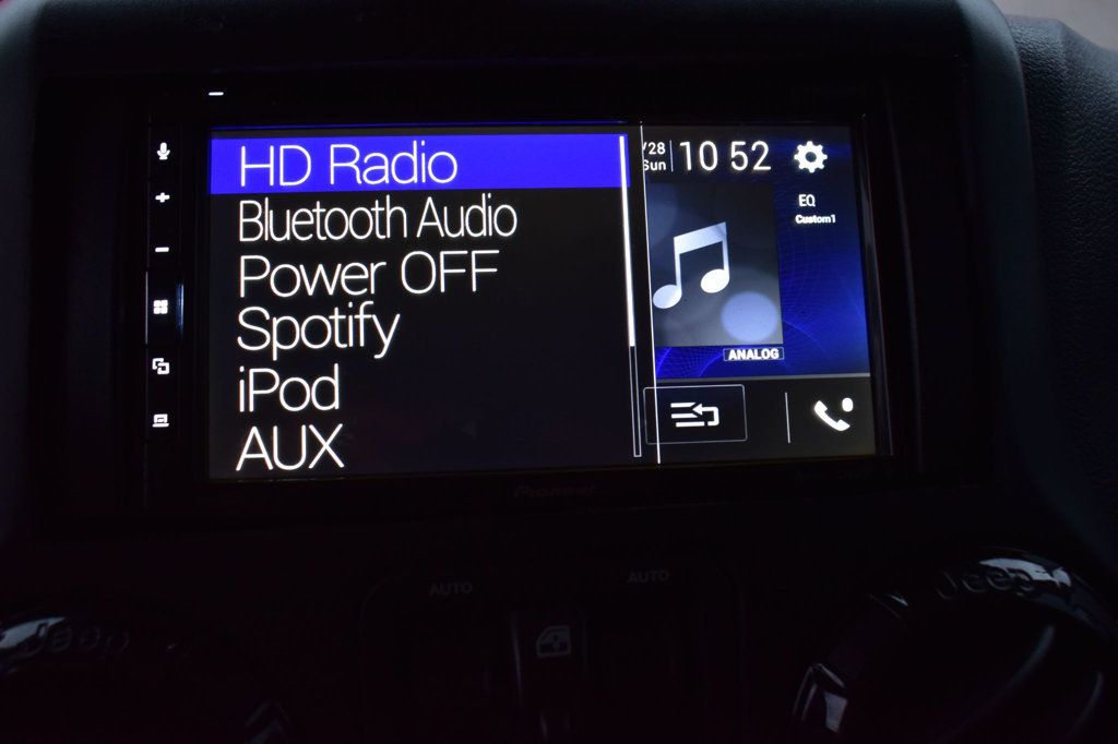 2015 Jeep Wrangler Unlimited 4WD 4dr Altitude - 23060560 - 43