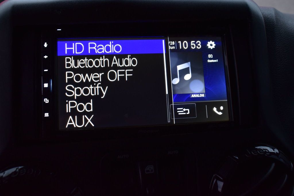 2015 Jeep Wrangler Unlimited 4WD 4dr Altitude - 23060560 - 44
