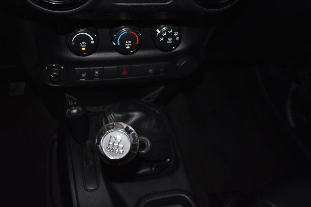 2015 Jeep Wrangler Unlimited 4WD 4dr Altitude - 23060560 - 48