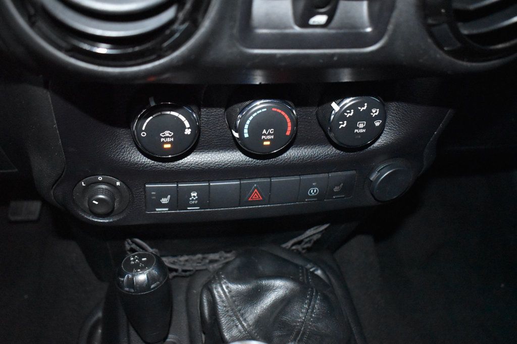 2015 Jeep Wrangler Unlimited 4WD 4dr Altitude - 23060560 - 50