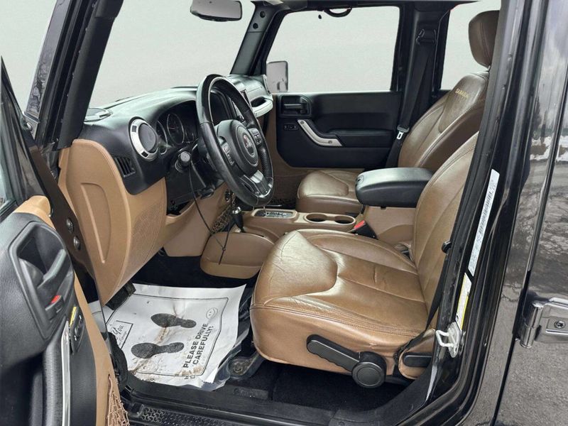 2015 Jeep Wrangler Unlimited 4WD 4dr Altitude - 22983734 - 9