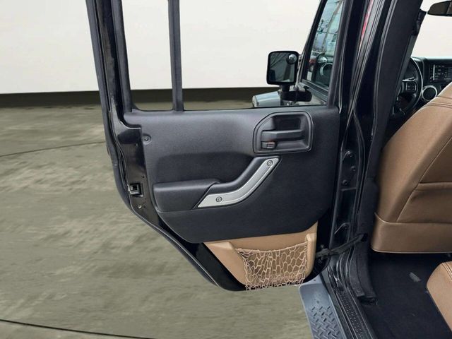 2015 Jeep Wrangler Unlimited 4WD 4dr Altitude - 22983734 - 11