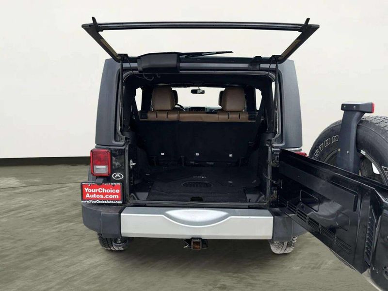 2015 Jeep Wrangler Unlimited 4WD 4dr Altitude - 22983734 - 12