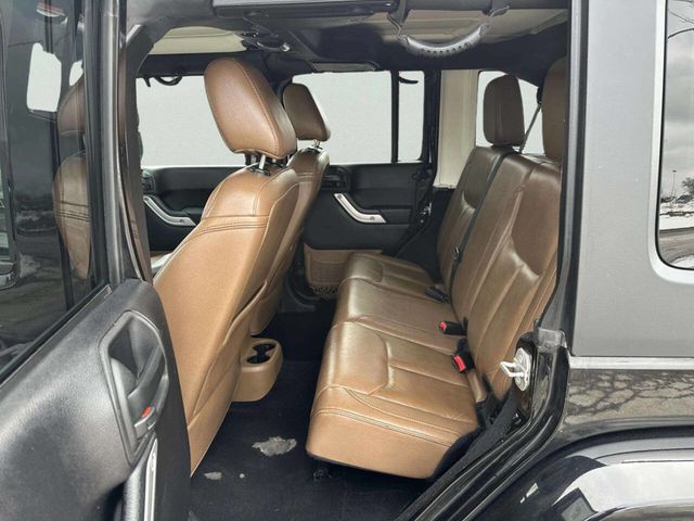 2015 Jeep Wrangler Unlimited 4WD 4dr Altitude - 22983734 - 17