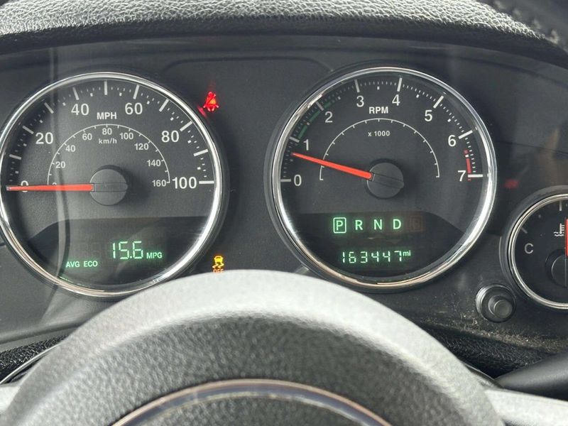 2015 Jeep Wrangler Unlimited 4WD 4dr Altitude - 22983734 - 26