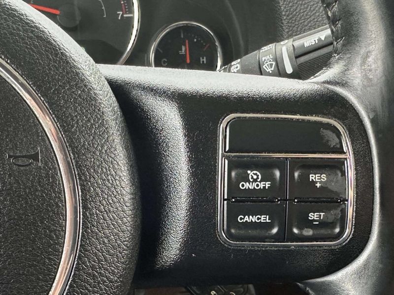 2015 Jeep Wrangler Unlimited 4WD 4dr Altitude - 22983734 - 29