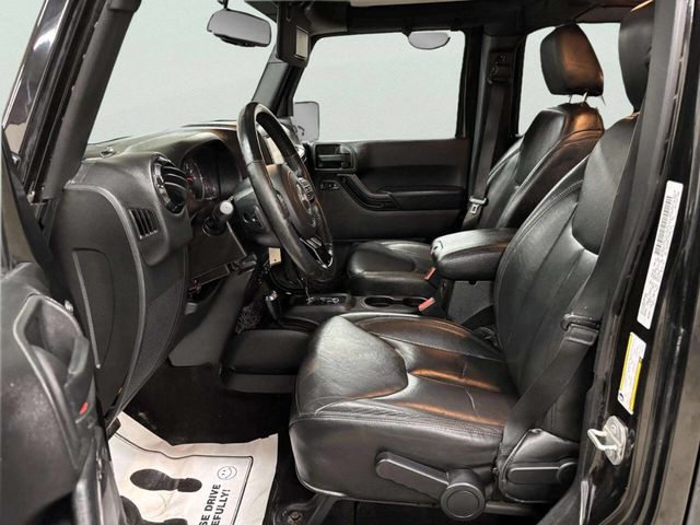 2015 Jeep Wrangler Unlimited 4WD 4dr Altitude - 23054069 - 13