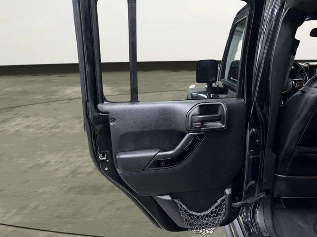 2015 Jeep Wrangler Unlimited 4WD 4dr Altitude - 23054069 - 14