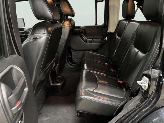 2015 Jeep Wrangler Unlimited 4WD 4dr Altitude - 23054069 - 15