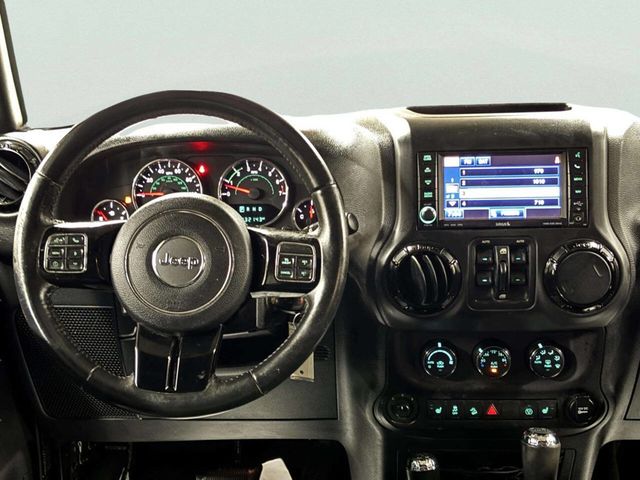 2015 Jeep Wrangler Unlimited 4WD 4dr Altitude - 23054069 - 21