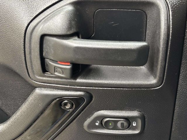 2015 Jeep Wrangler Unlimited 4WD 4dr Altitude - 23054069 - 23