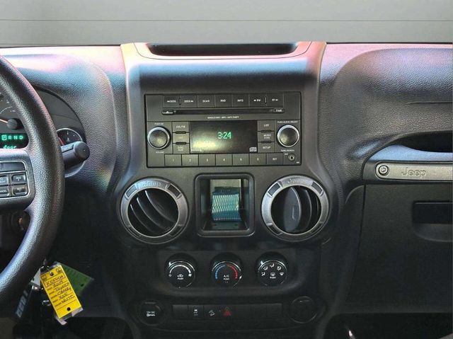 2015 Jeep Wrangler Unlimited 4WD 4dr Freedom Edition - 22942562 - 16